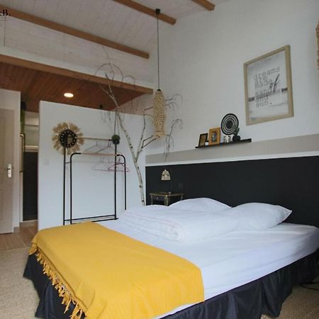 House On The Island Of Oleron Near The Cotiniere Vila Saint-Pierre-d'Oleron Exterior foto